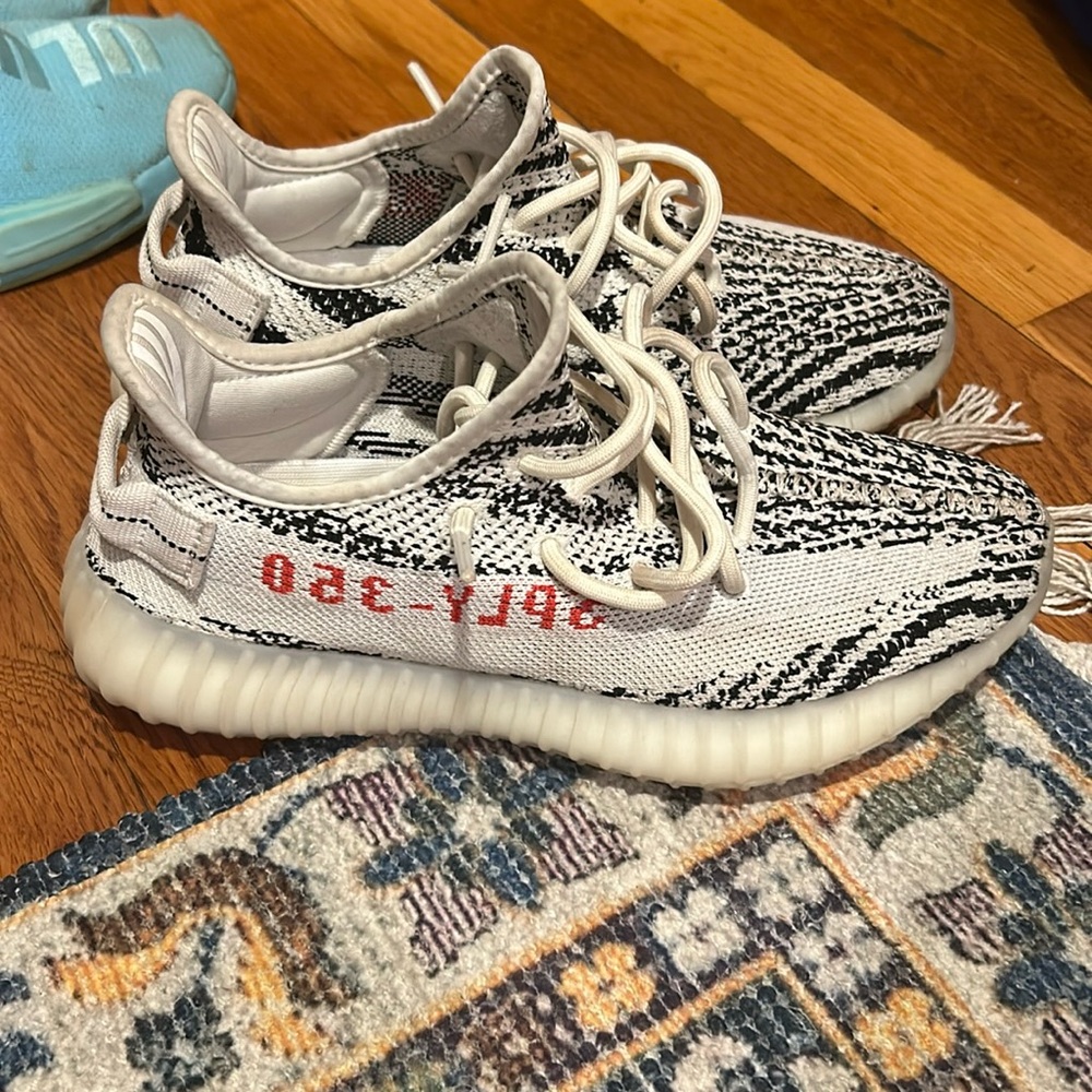 Yeezy 350 boost zebra